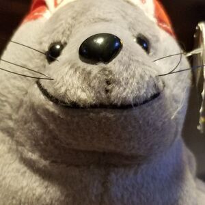 Vintage coka-cola style # 0107 Plush seal with ball cap holding coke bottle 1997